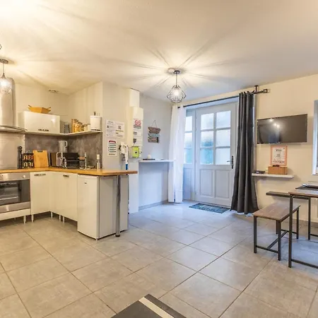 Apartment Grand Studio Rue Grenier A Riom